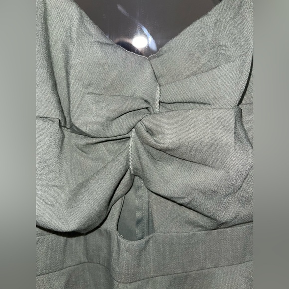 mossy GREEN SHORT DRESS with a waist synching effect and gorgeous puffy sleeves - Picture 5 of 5